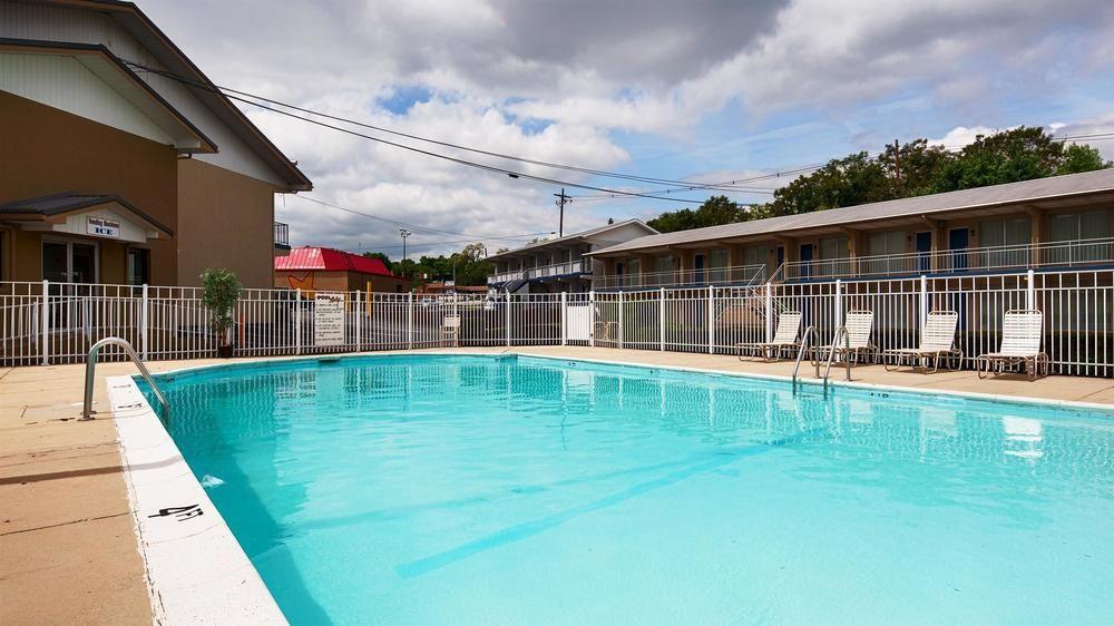 Days Inn By Wyndham Breezewood Exterior foto