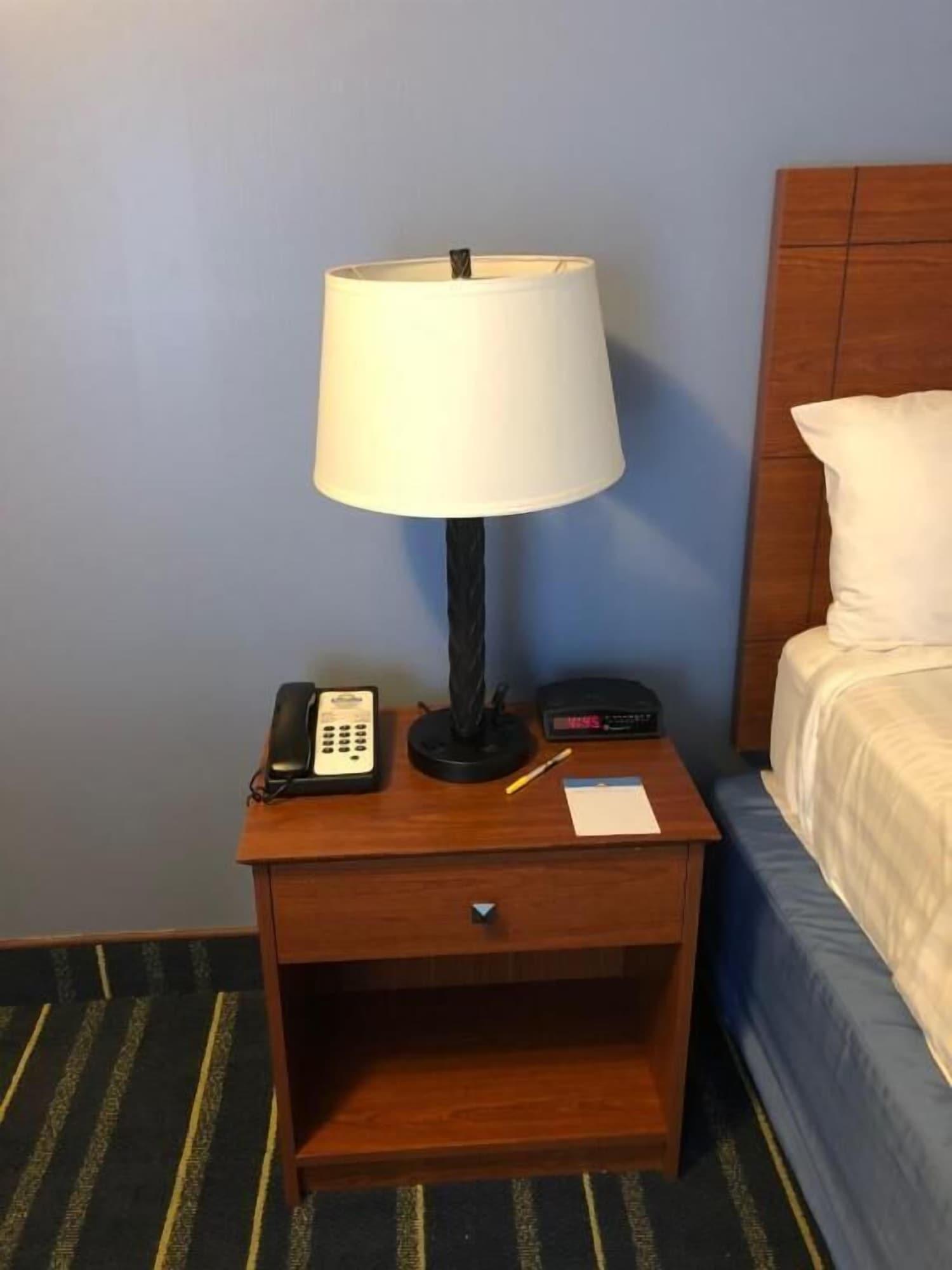 Days Inn By Wyndham Breezewood Exterior foto