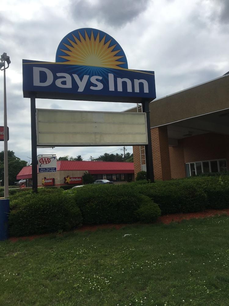 Days Inn By Wyndham Breezewood Exterior foto