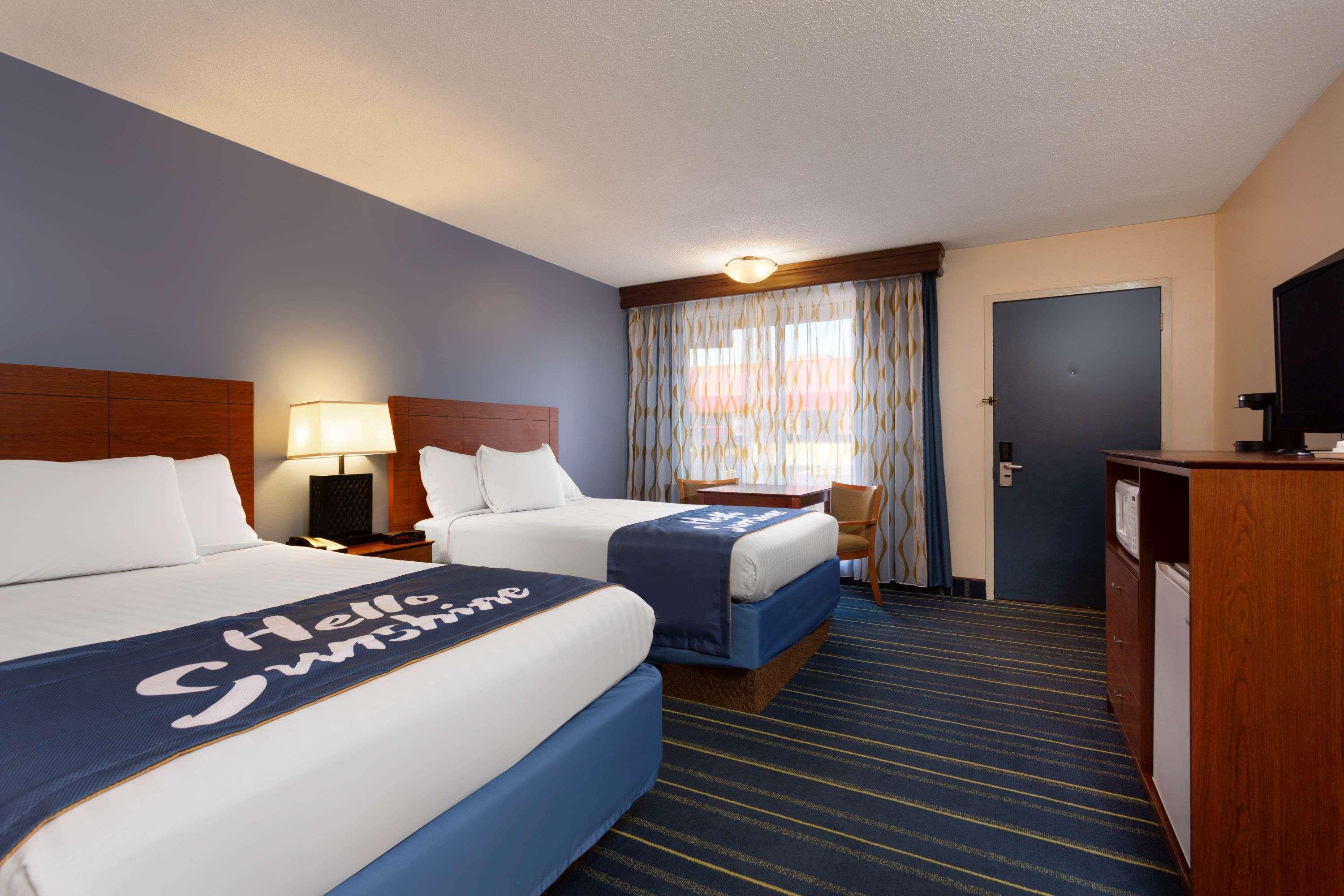Days Inn By Wyndham Breezewood Exterior foto