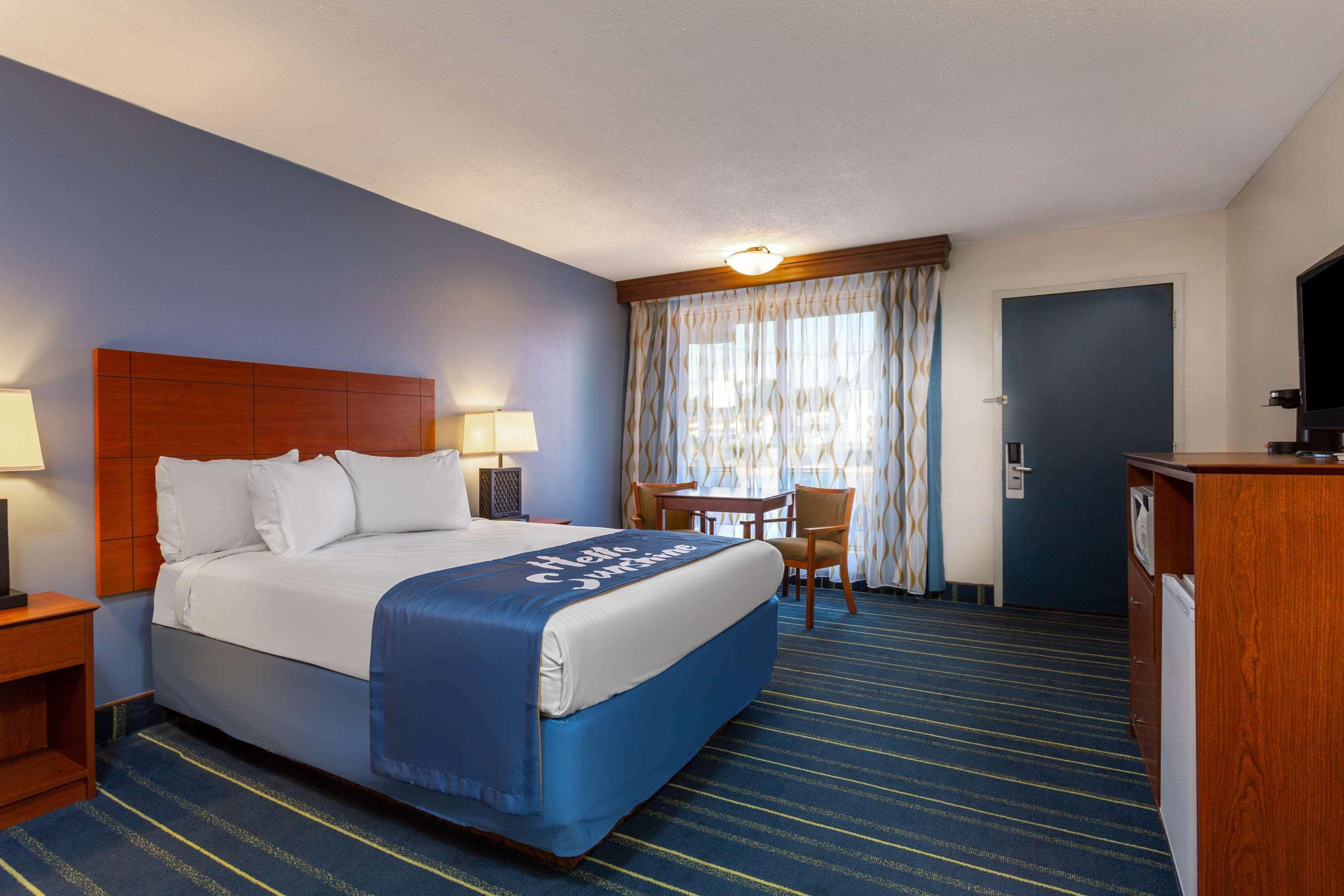 Days Inn By Wyndham Breezewood Exterior foto