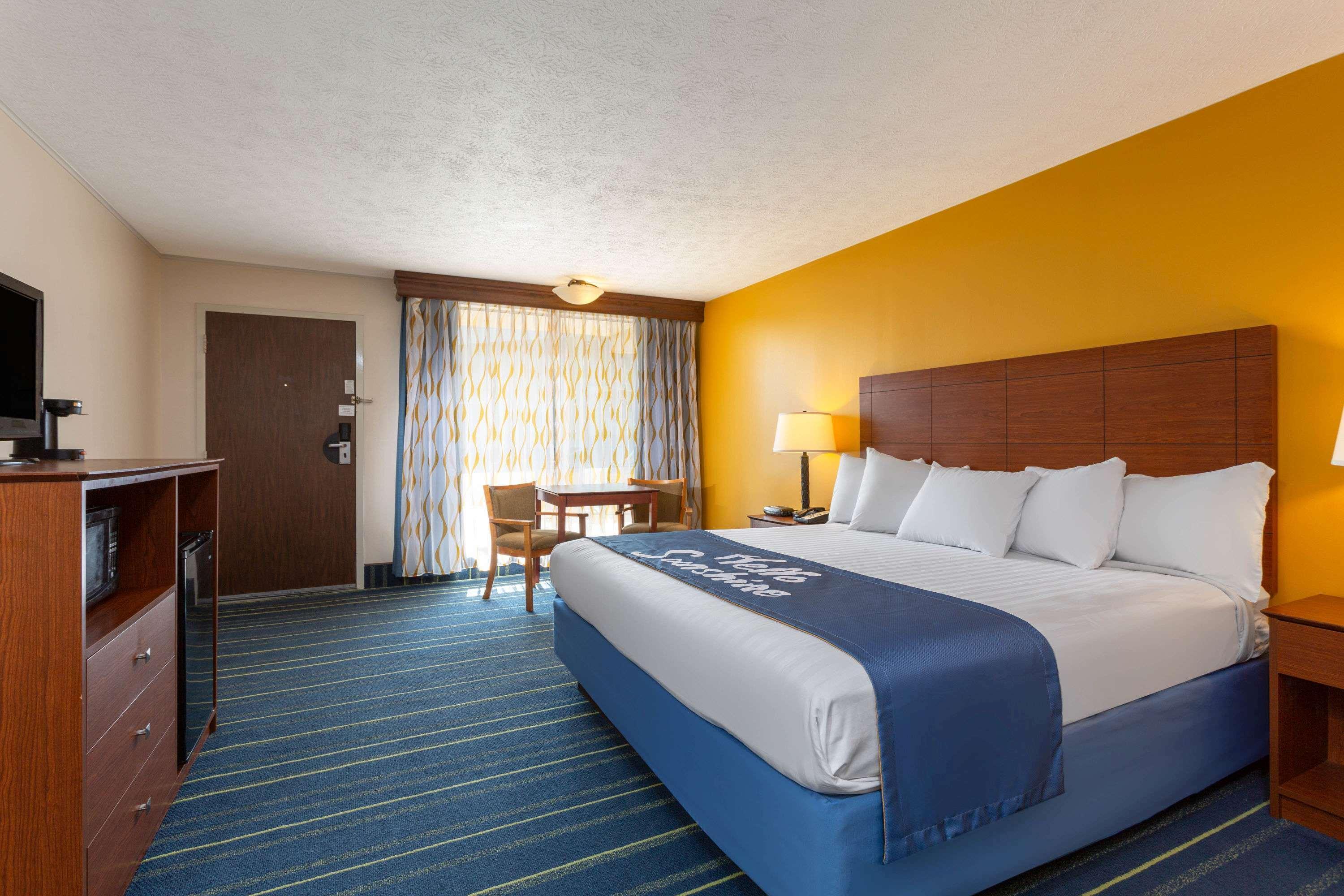 Days Inn By Wyndham Breezewood Exterior foto