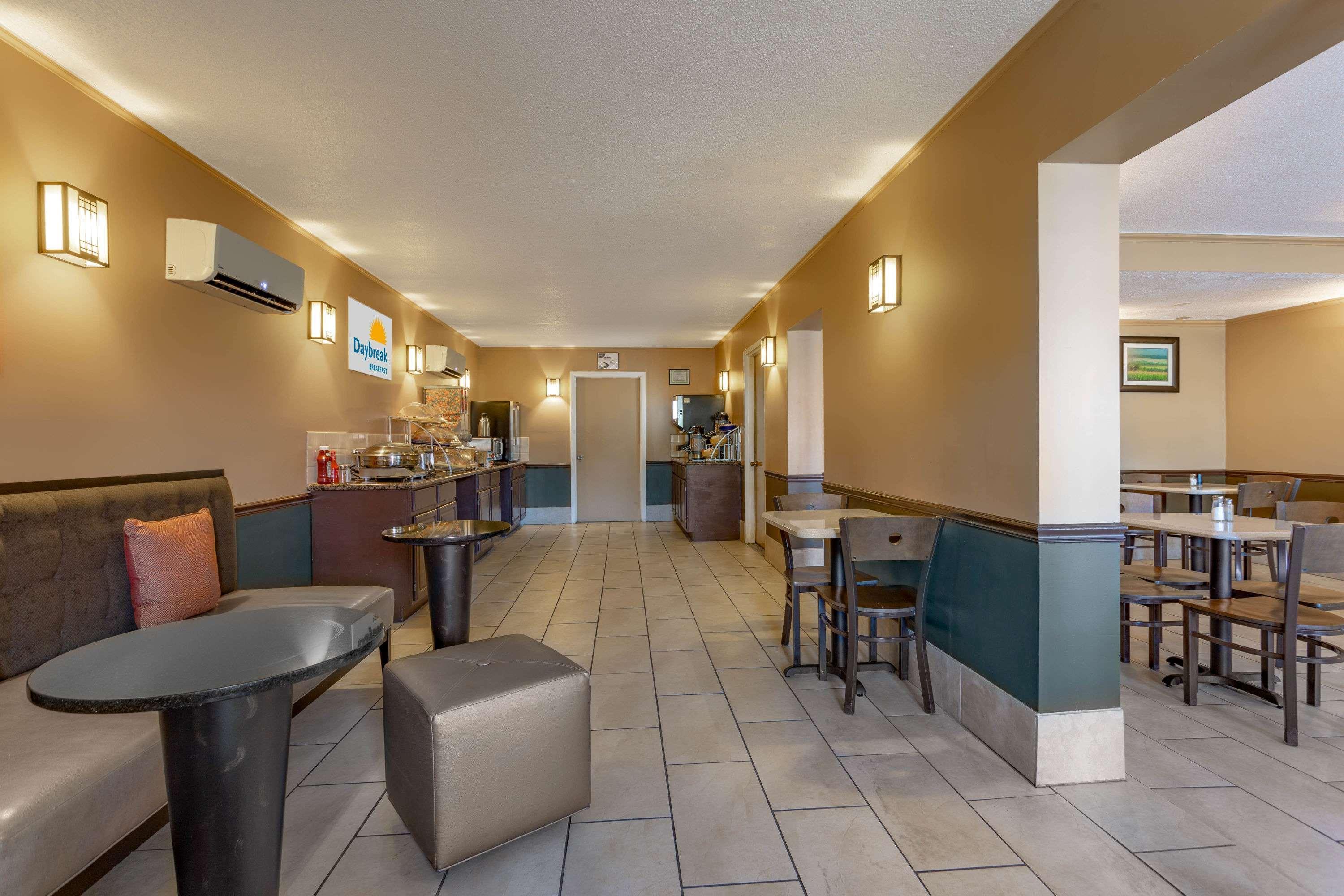 Days Inn By Wyndham Breezewood Exterior foto