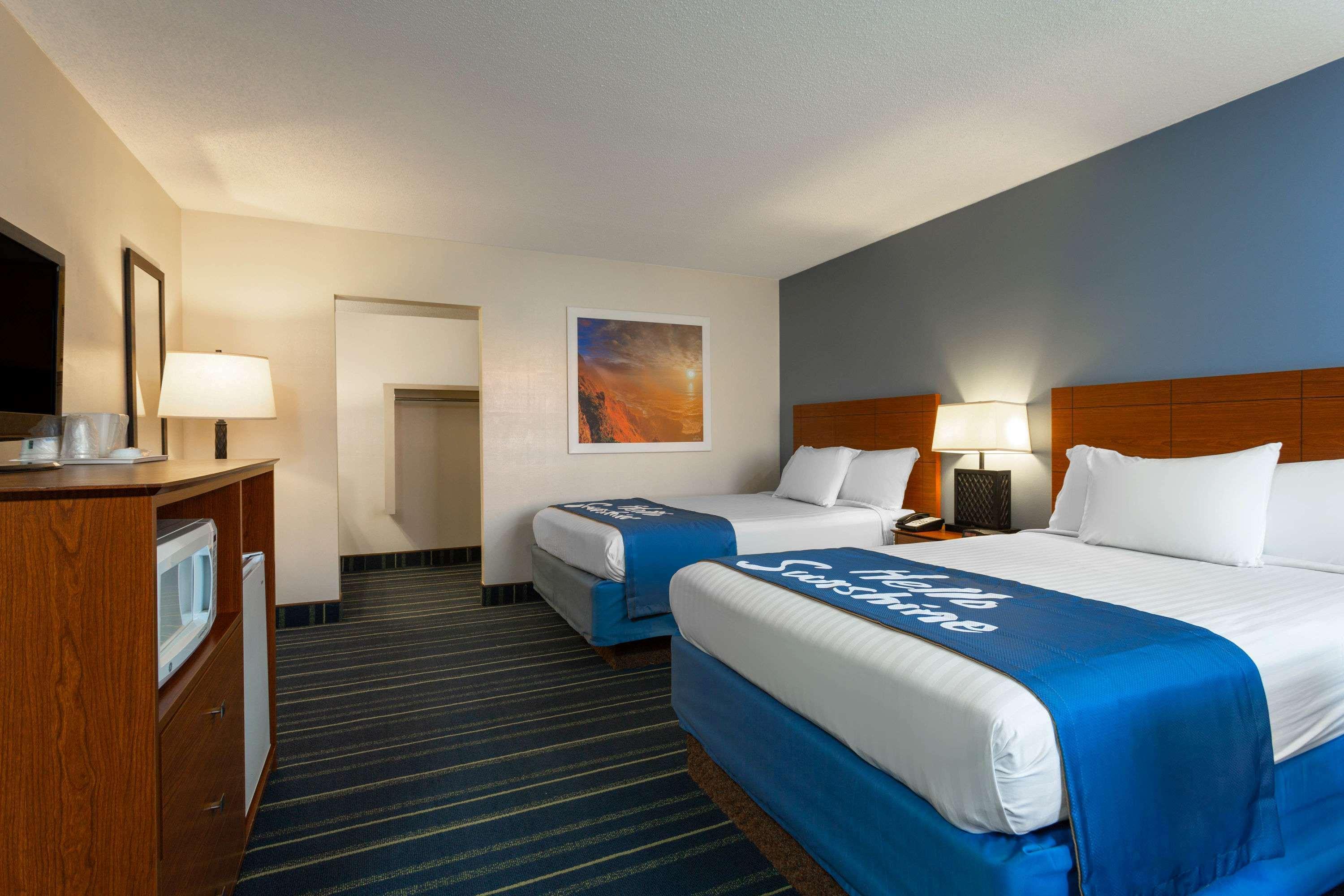 Days Inn By Wyndham Breezewood Exterior foto