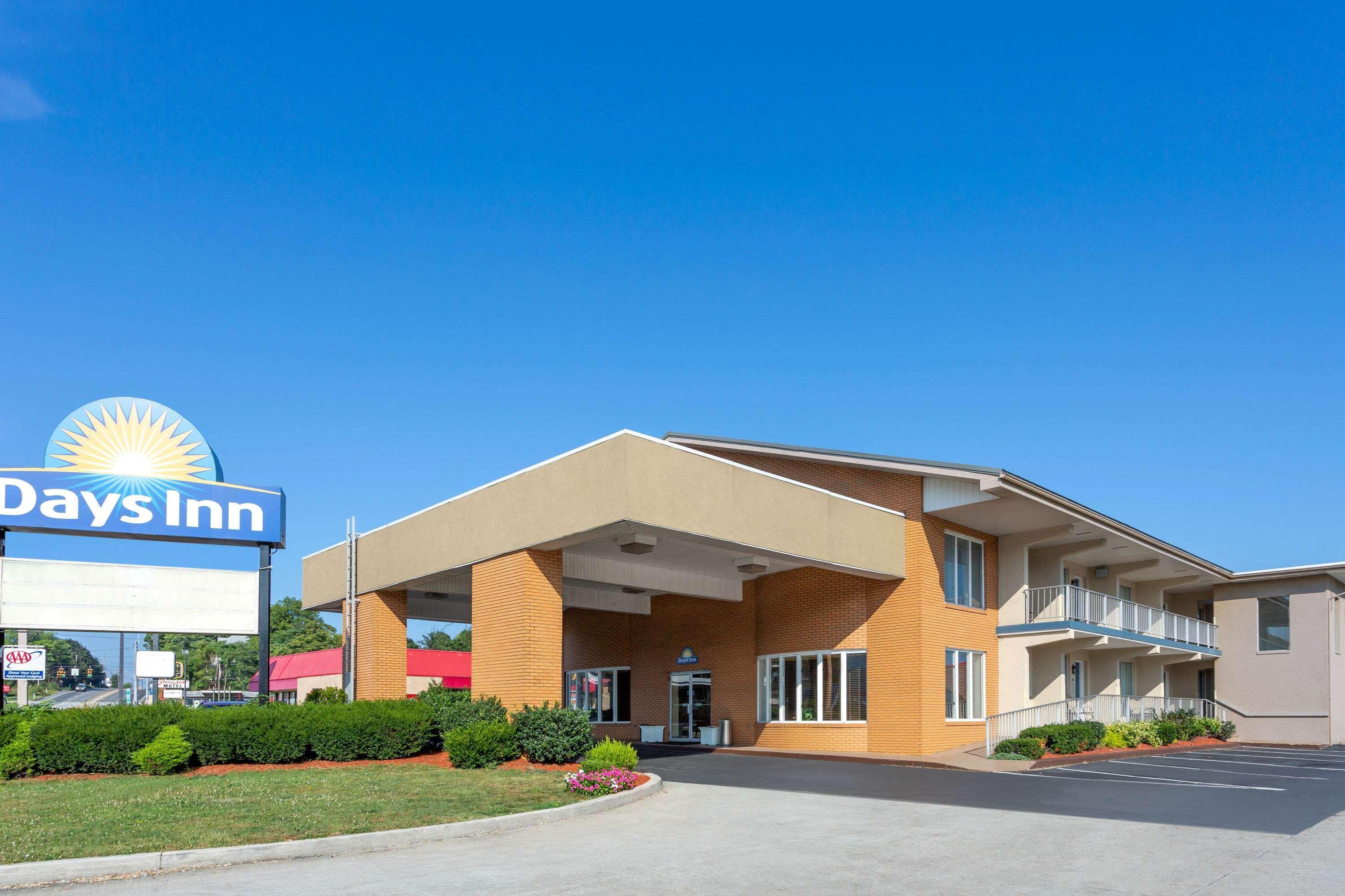 Days Inn By Wyndham Breezewood Exterior foto