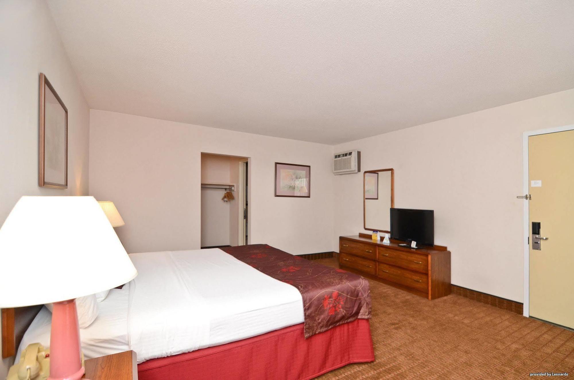 Days Inn By Wyndham Breezewood Exterior foto