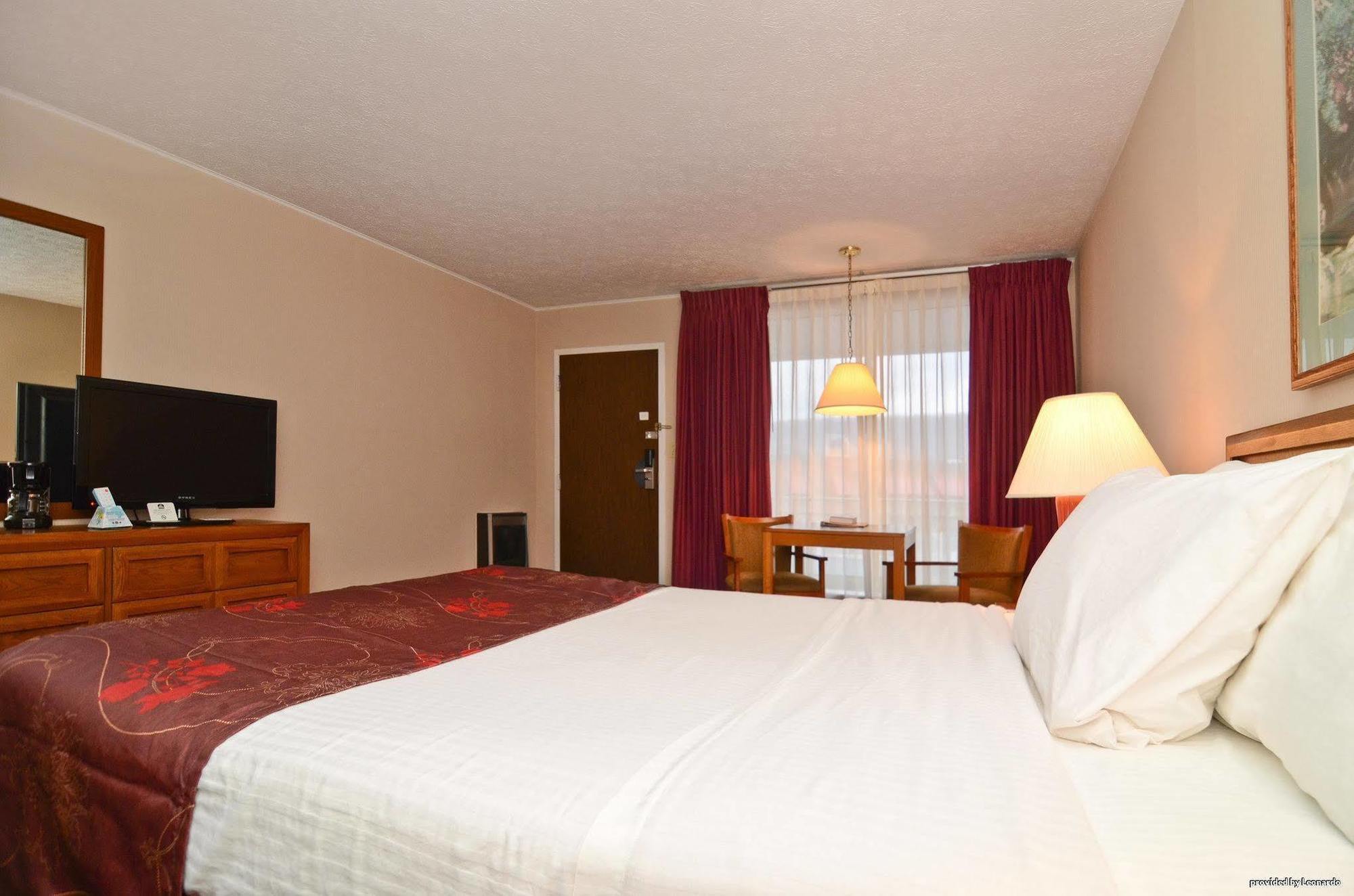 Days Inn By Wyndham Breezewood Exterior foto