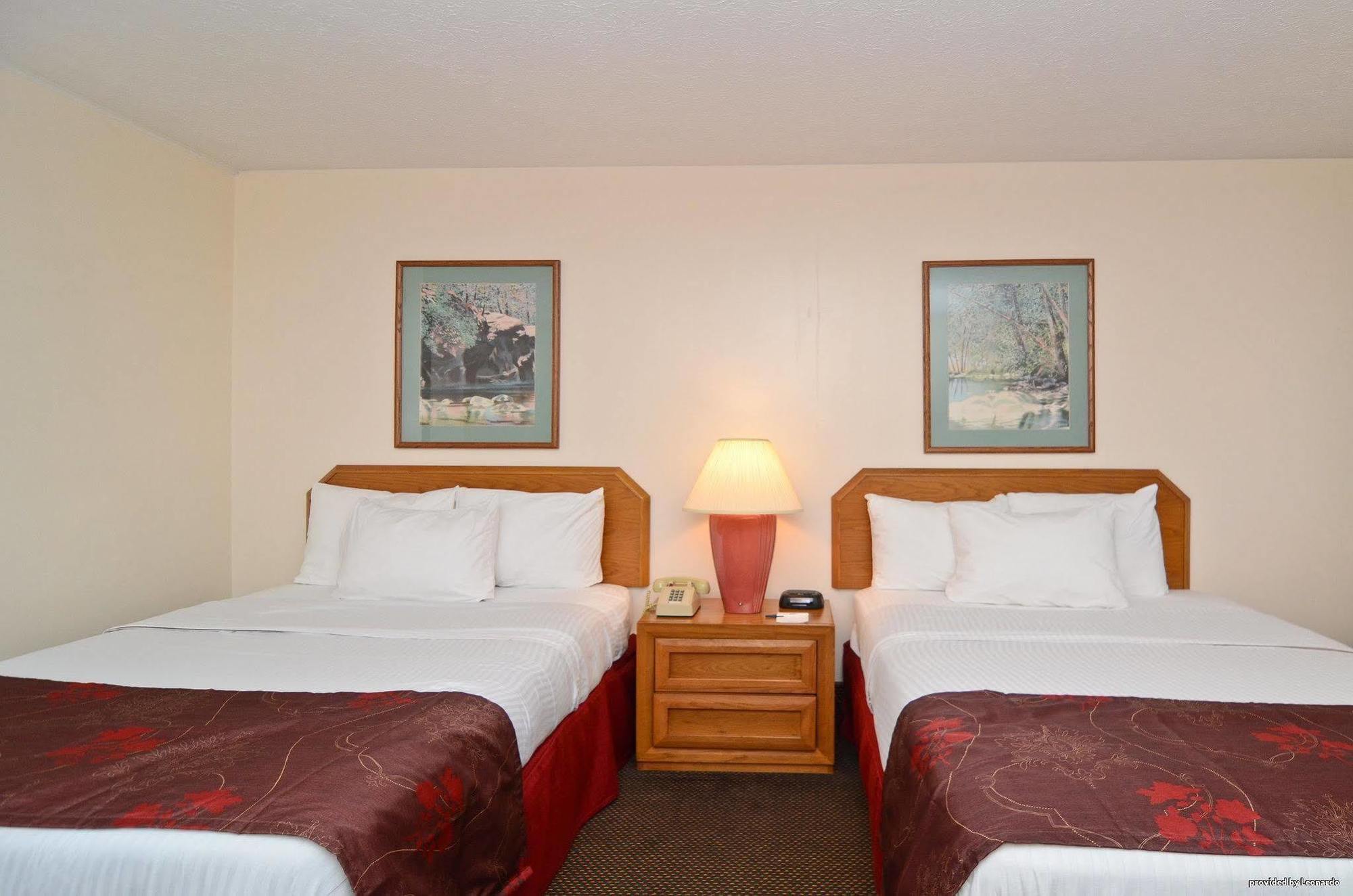 Days Inn By Wyndham Breezewood Exterior foto