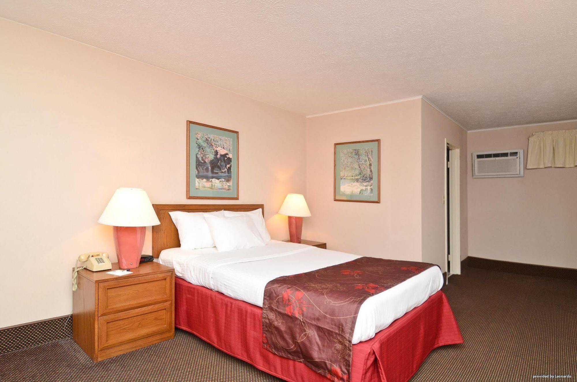 Days Inn By Wyndham Breezewood Exterior foto