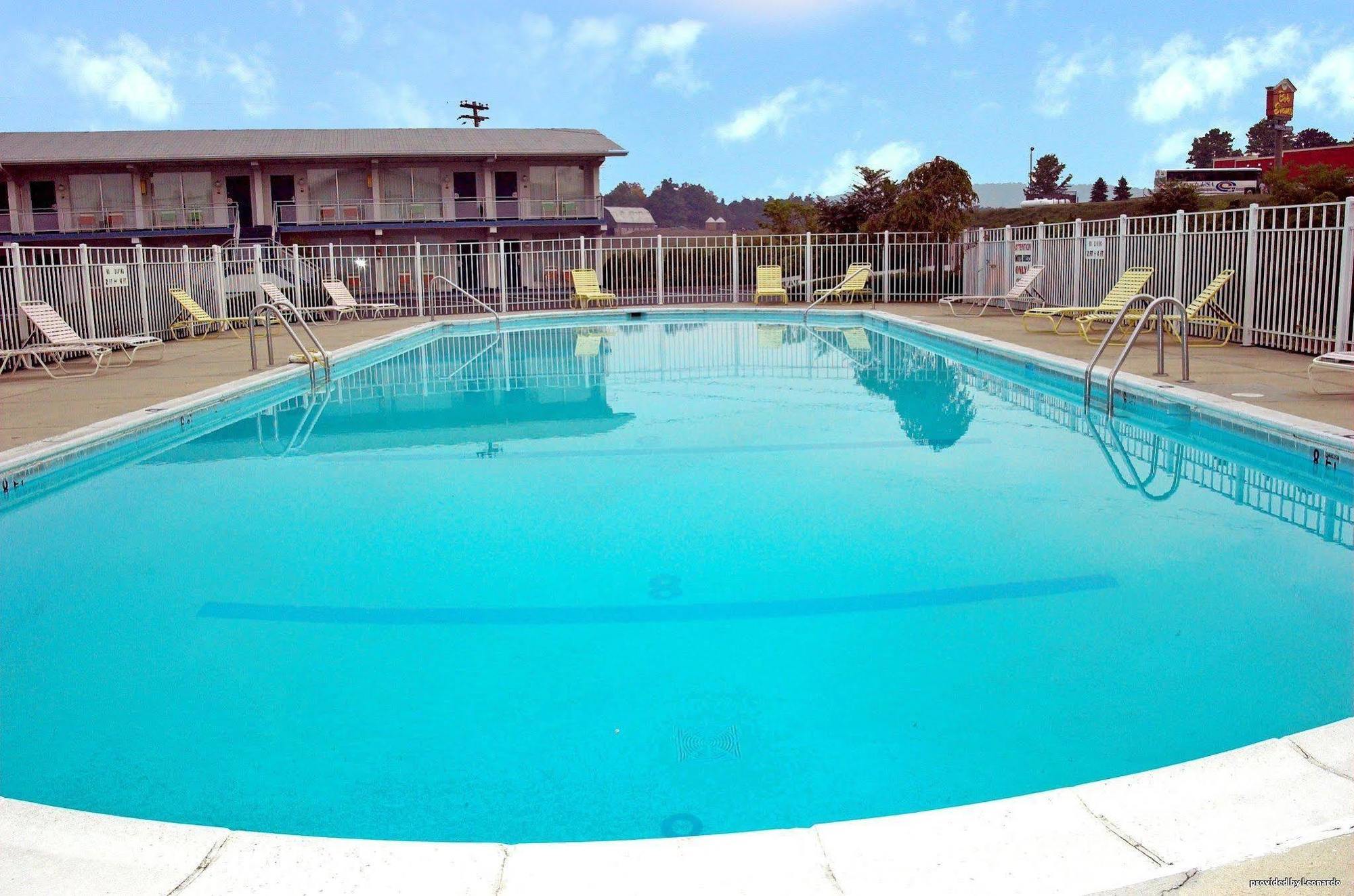 Days Inn By Wyndham Breezewood Exterior foto