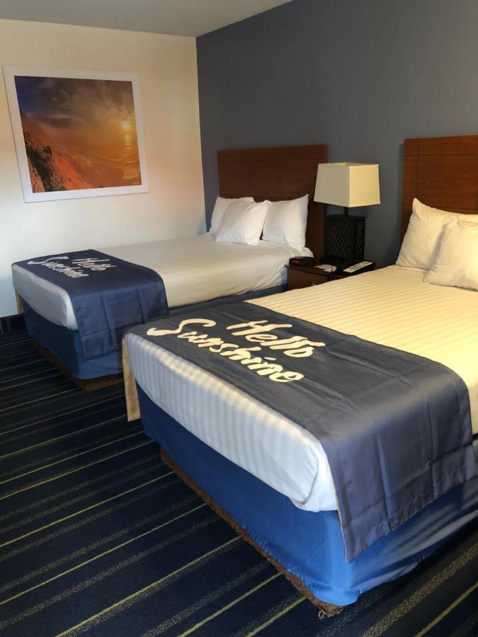 Days Inn By Wyndham Breezewood Exterior foto